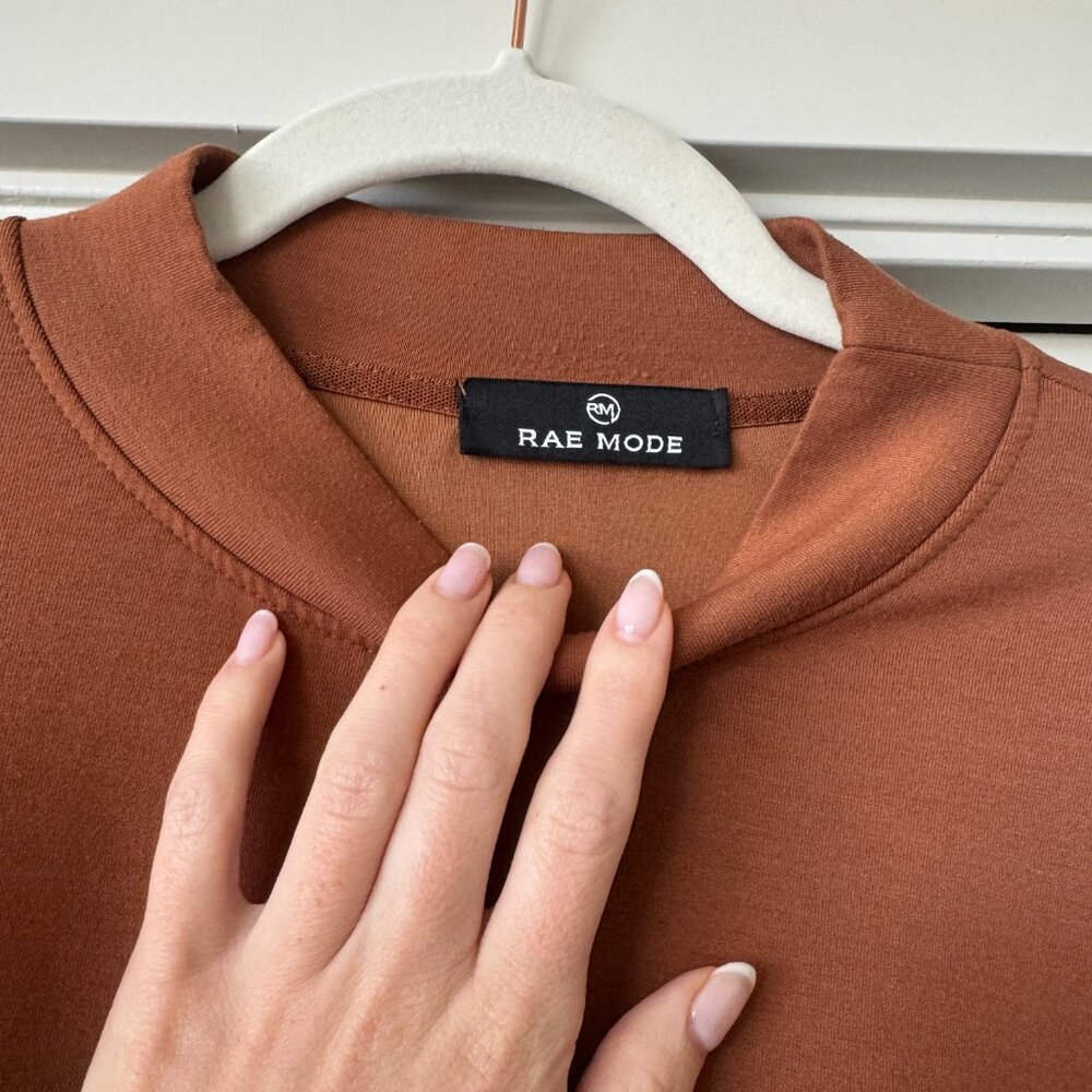 Small Rae Mode Rust Crewneck Sweater - Picture 2 of 4